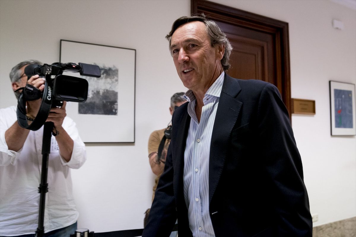 El diputado del PP Rafael Hernando, a punto de ser expulsado de la comisión del Congreso en la que comparecía Bolaños