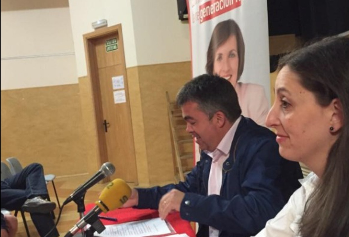 Patricia Úriz junto a Santos Cerdán, número 3 del PSOE, en un acto de los socialistas navarros