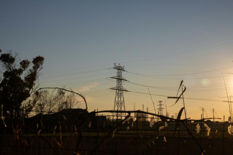 El precio de la luz se desploma hasta los 0,76 euros/MWh y sumará 19 horas cerca de los 0 euros El precio de la luz se desploma hasta los 0,76 euros/MWh y sumará 19 horas cerca de los 0 euros
