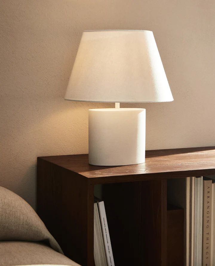 Descubre el ingenioso truco de Zara Home para iluminar una habitación sin aumentar tu factura de luz: ¡Dile adiós a la oscuridad! 5 Moncloa 6170047250 2 7 2 Moncloa