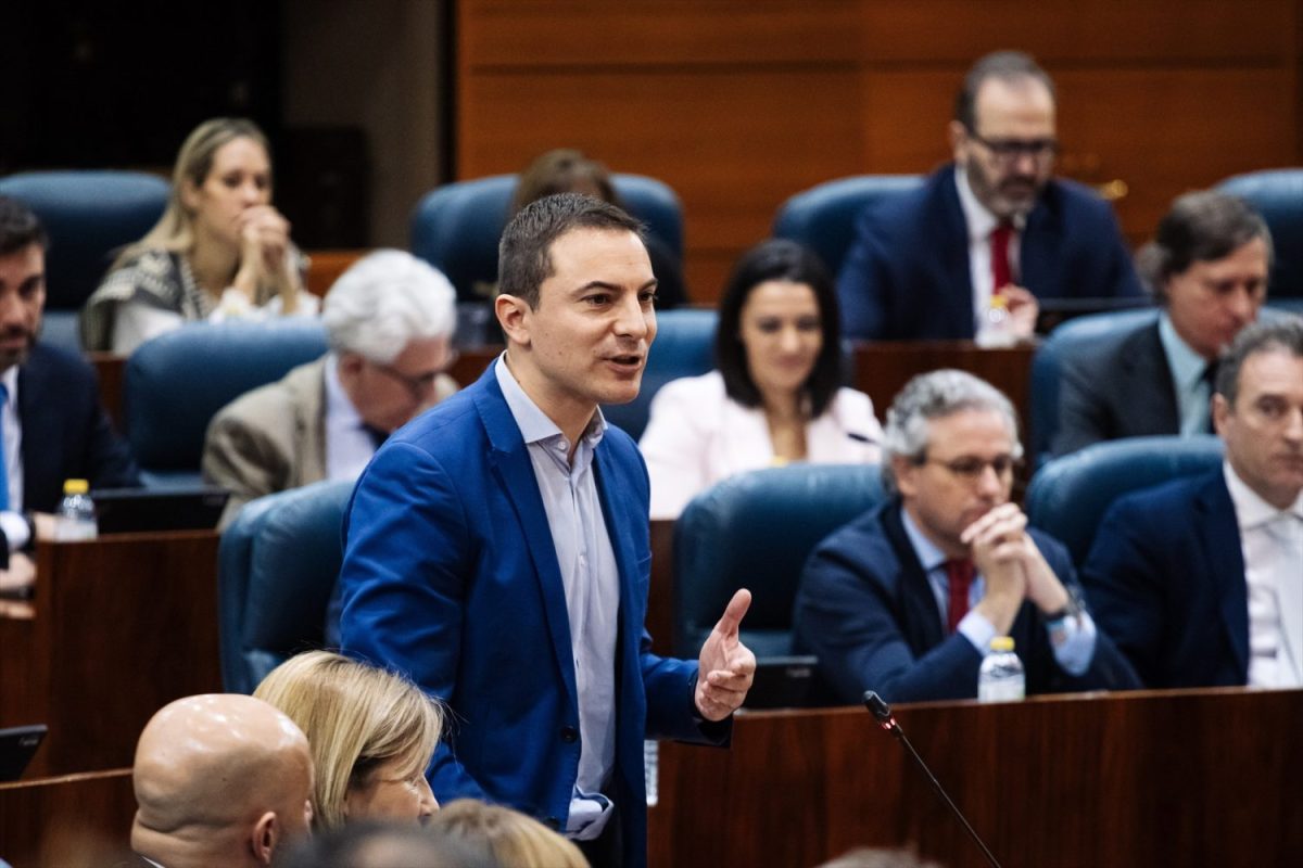 Lobato y su oposición a Más Madrid dentro de la Asamblea | Foto: Europa Press