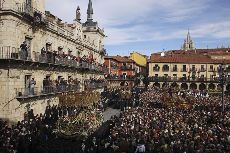 Izquierda Unida critica la «privatización» de la Semana Santa de León | Foto: Turismo León