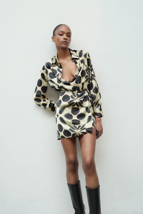 Zara tiene los 8 cómodos y versátiles vestidos cortos: Están perfectos para lucir piernas esta primavera 4 Moncloa Vestido estampado geometrico Moncloa