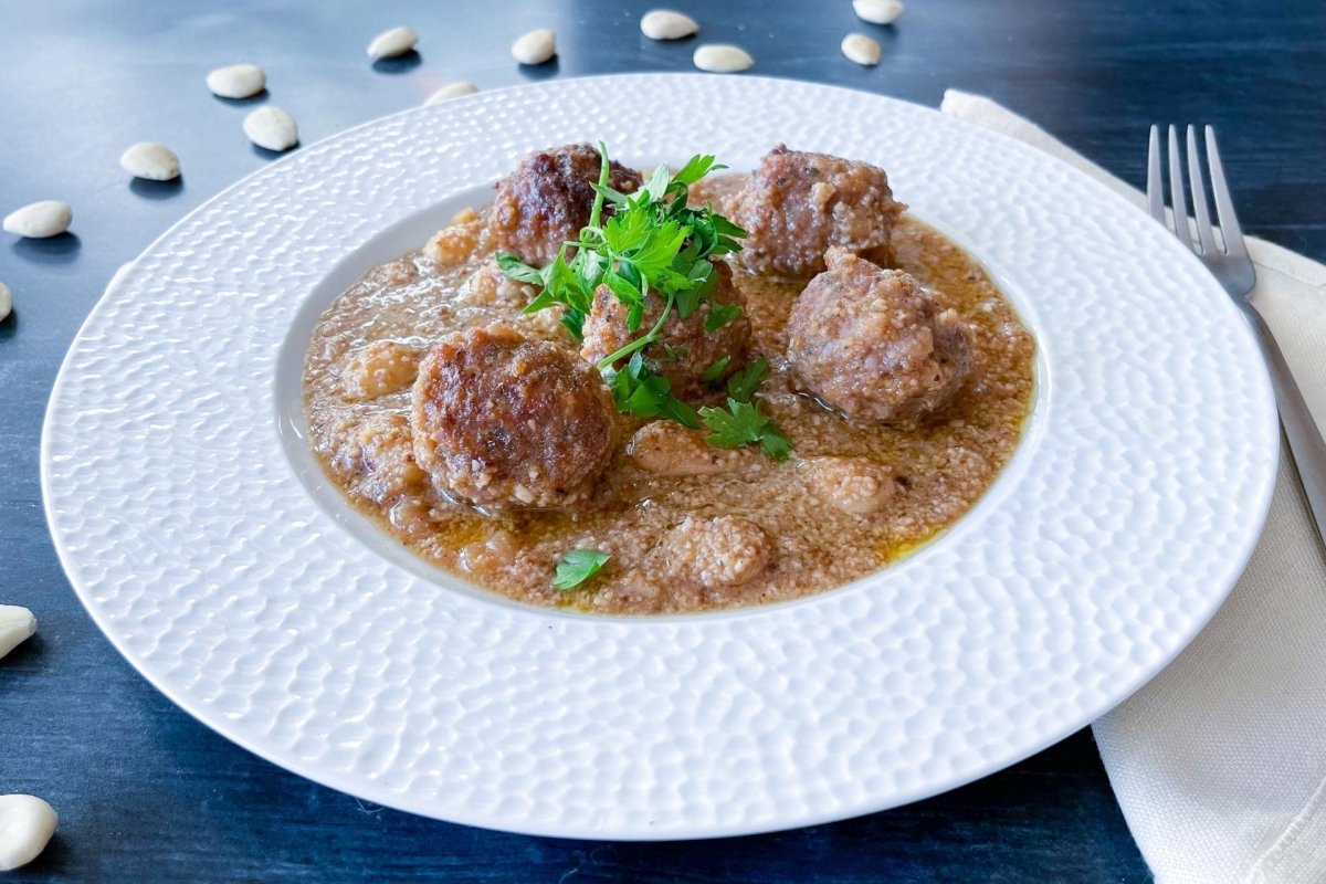Receta de albóndigas en salsa de almendras para disfrutar en familia 2 Moncloa albondigas en salsa de almendras Moncloa