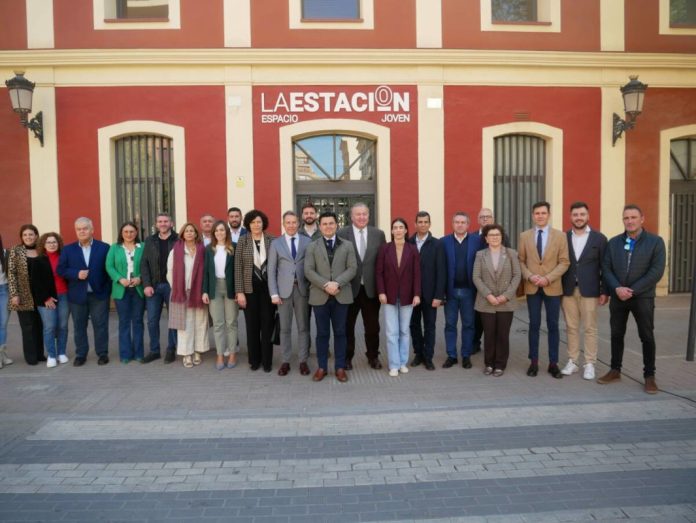 Representantes populares de más de 25 ayuntamientos reclaman a Puente la línea de Murcia-Lorca-Almería.