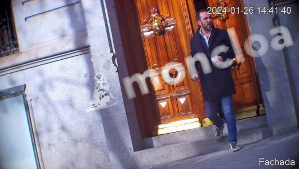 Víctor de Aldama saliendo de su oficina el pasado 26 de enero de 2024