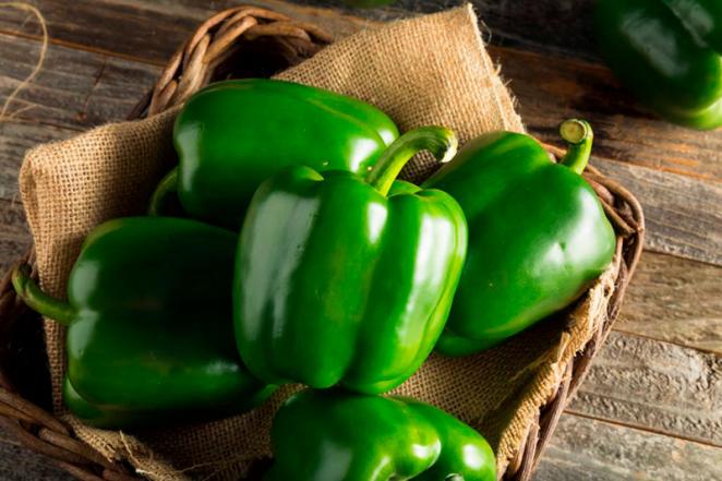 El truco secreto de este famoso chef español para quitar la semillas al pimentón verde 2 Moncloa alimento nutricienta pimiento verde Moncloa