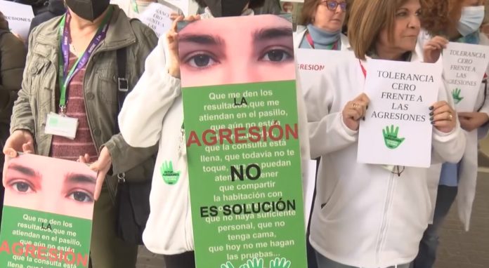 SATSE denuncias las agresiones a sanitarios en Andalucía, sobre todo a enfermeras.