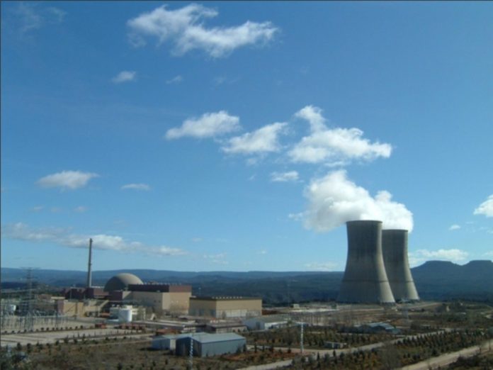 El PP propone alargar la vida útil de las centrales nucleares de España, sobre todo la de Trillo.