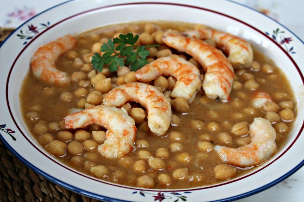 Huevos con garbanzos y verduras: salud, simplicidad y economía en tu cocina 1 Moncloa garbanzos con langostinos 1 Moncloa