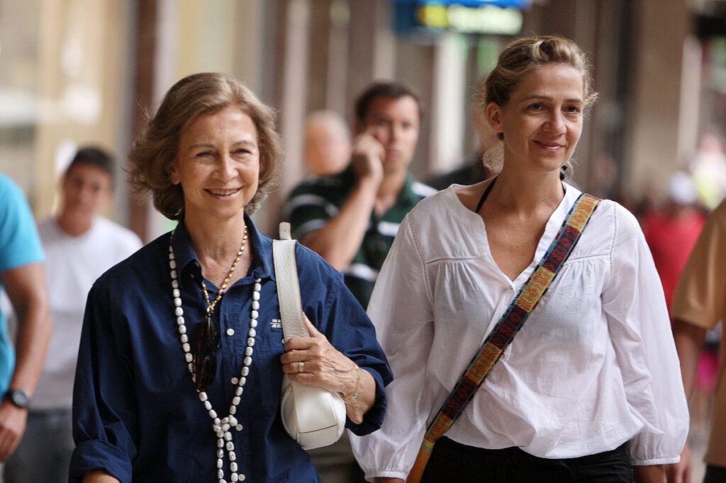 infanta cristina sola apoyo reina sofia crisis 2 1024x682 1 Moncloa