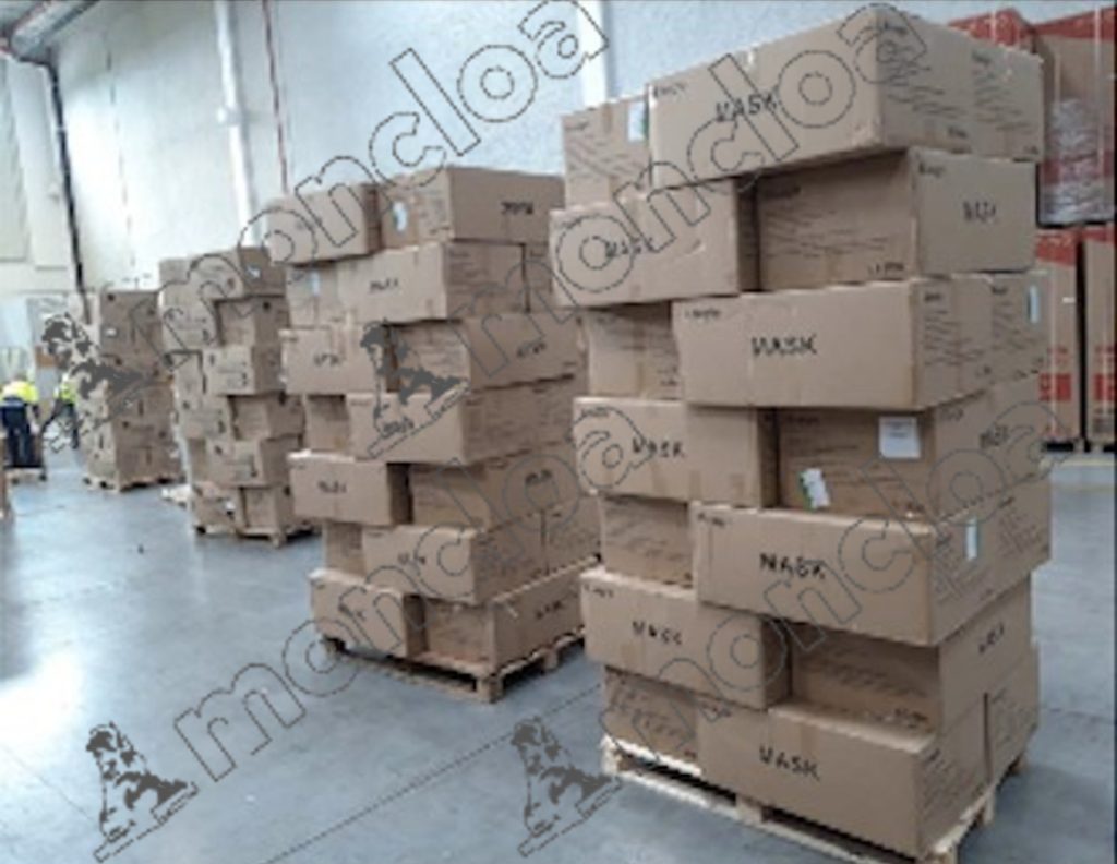 Las 76.978 mascarillas defectuosas de Ábalos tenían agujeros en medio de los filtros 2 Moncloa mascarillas en cajas Moncloa