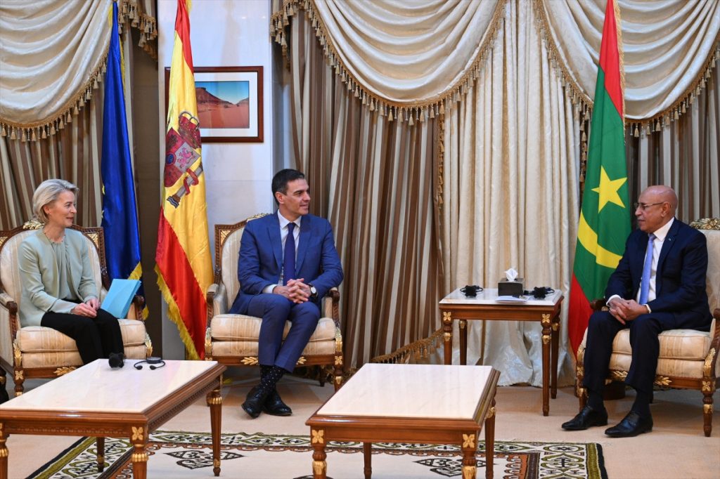 Ursula von der Leyen, y el presidente del Gobierno, Pedro Sánchez, en otra visita a Mauritania.
