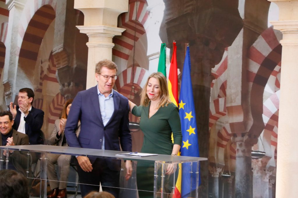 La presidenta de Extremadura, María Guardiola, junto al presidente del PP, Alberto Núñez Feijóo. 