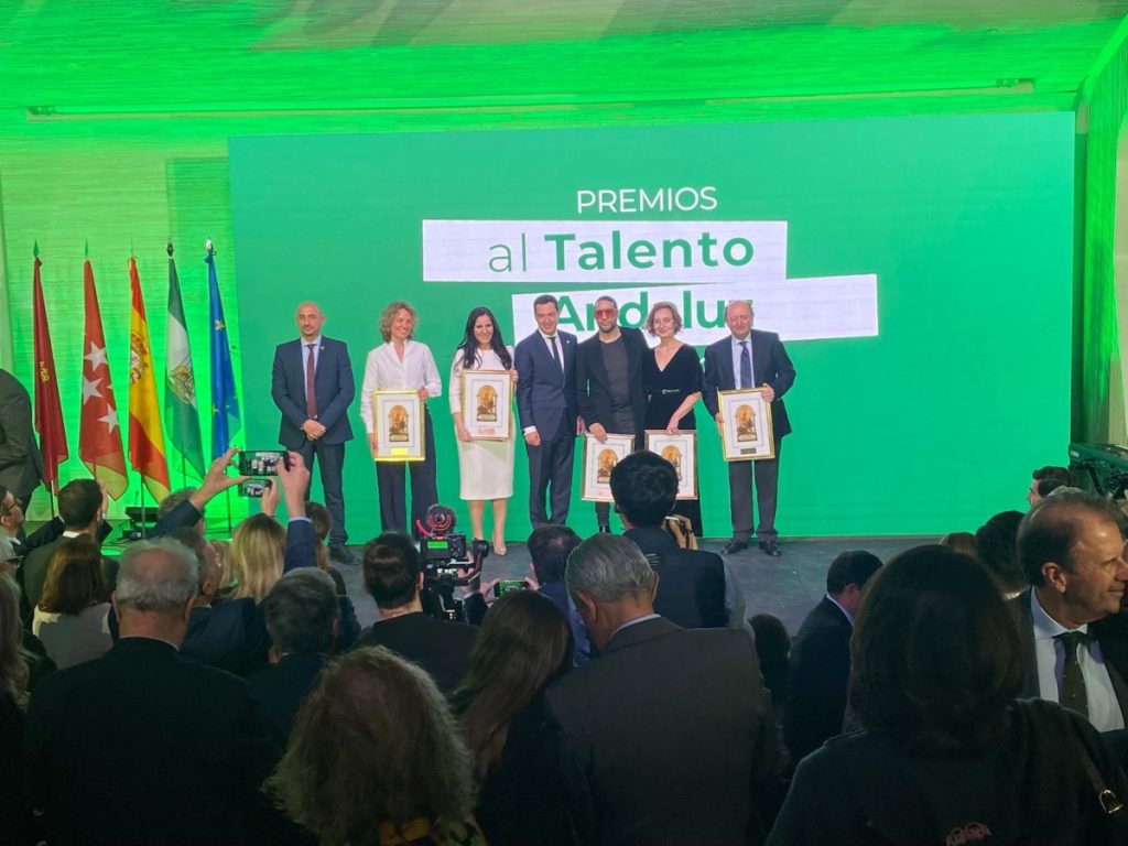 Juanma Moreno Bonilla entregó los Premios Talento Andaluz.