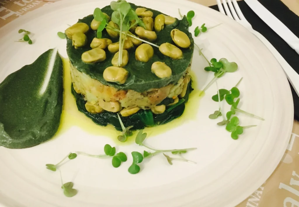 Timbal de patatas y espinacas irresistibles: ¡Deliciosa propuesta culinaria! 1 Moncloa revuelto vegano patatas habas y espinacas cortada Moncloa