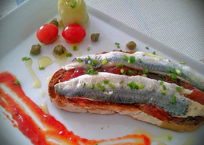 tosta de sardinas marinadas en aov foto principal Moncloa