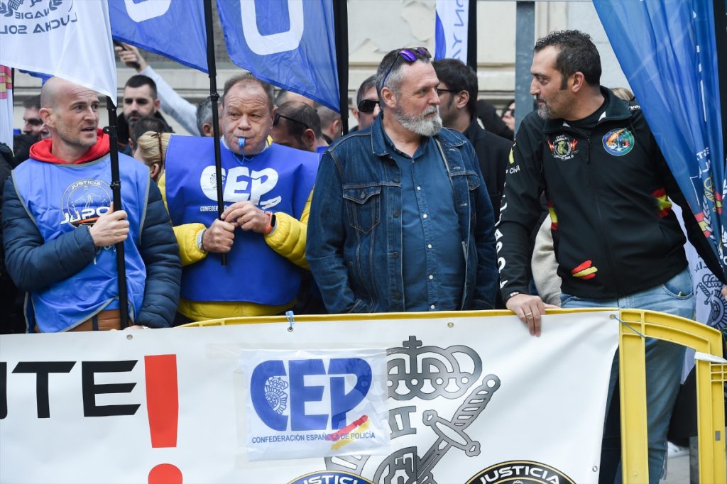 CEP convocó el 10 de abril el conflicto colectivo contra el Ministerio del Interior y ya se han sumado más sindicatos. 