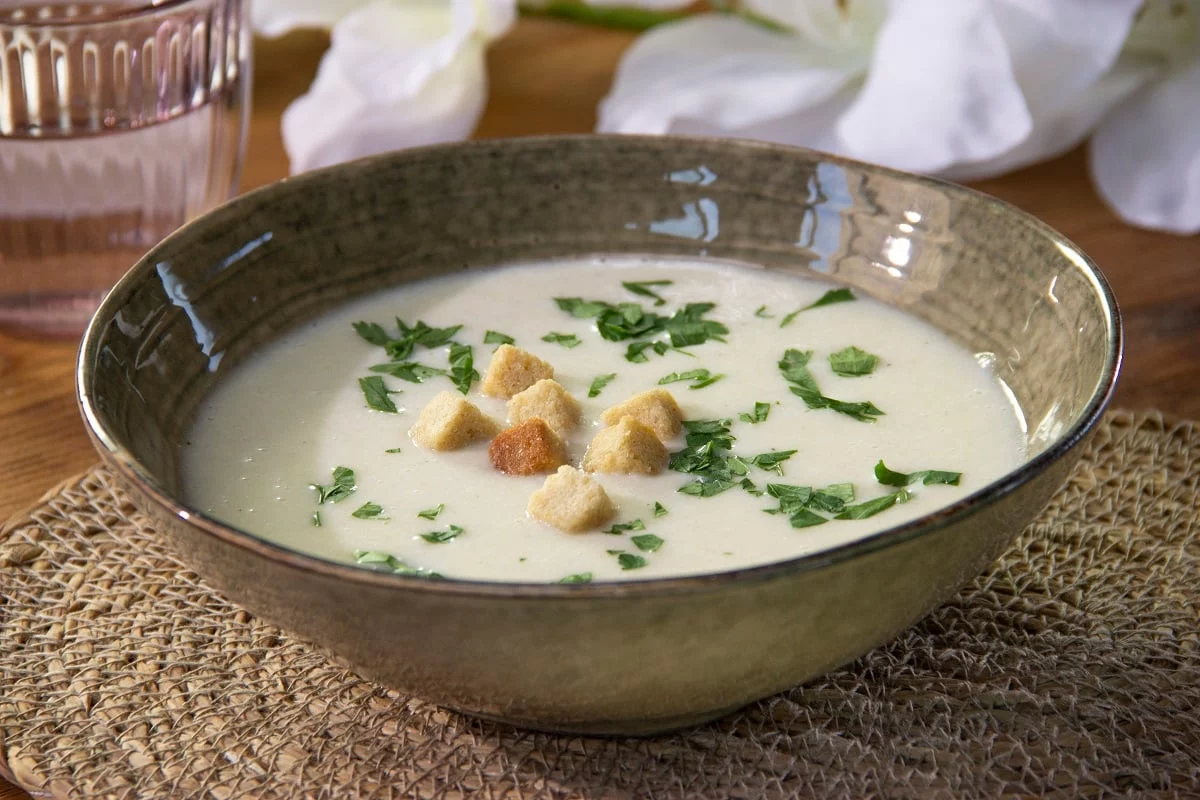 La sopa fría de coco a la pimienta: una experiencia sorprendente y refrescante para el verano