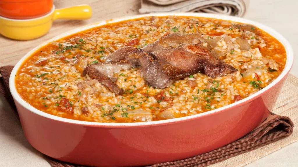 La receta perfecta para hacer arroz meloso con secreto de cerdo y manzana: Una receta perfecta para la cena 1 Moncloa 1745 arroz meloso de cerdo 929 xl 1280x720x80xX Moncloa