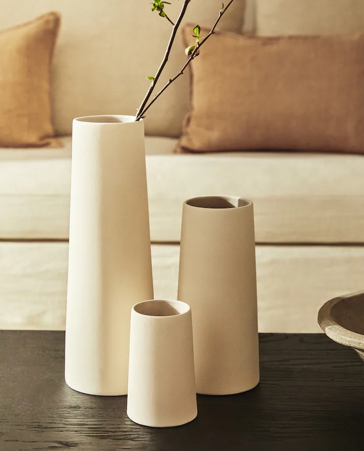 5 jarrones de Zara Home que darán un toque rústico y natural a tu casa 2 Moncloa jarrones
