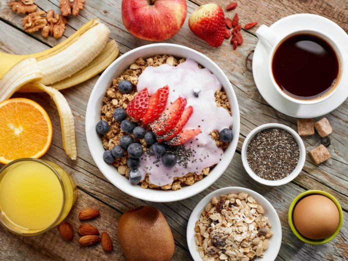 5 alimentos que debes evitar en las mañanas si quieres estar saludable