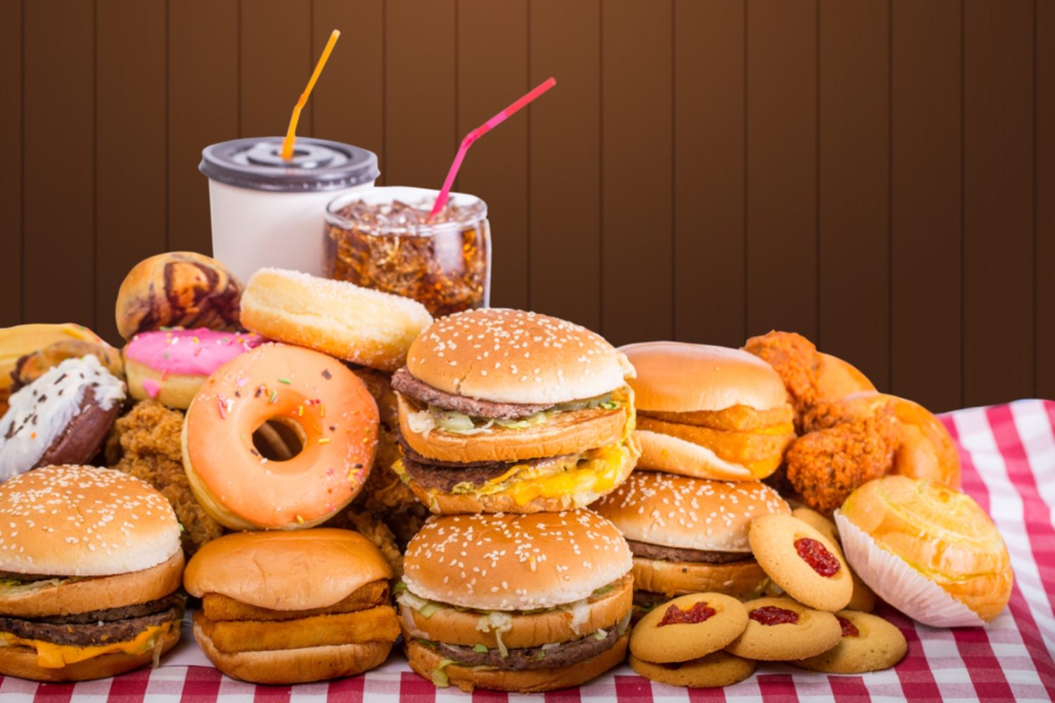 Los 5 alimentos que disparan tu ansiedad sin que te des cuenta y que consumes a diario 1 Moncloa 5 alimentos que debes evitar si tienes ansiedad