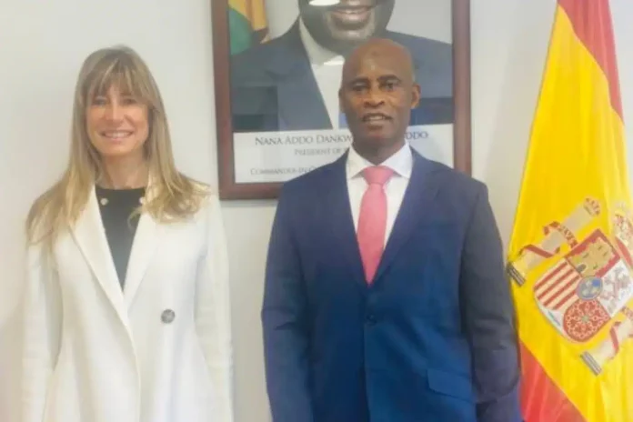 Begoña Gómez durante un acto del África Center con el embajador de Ghana.