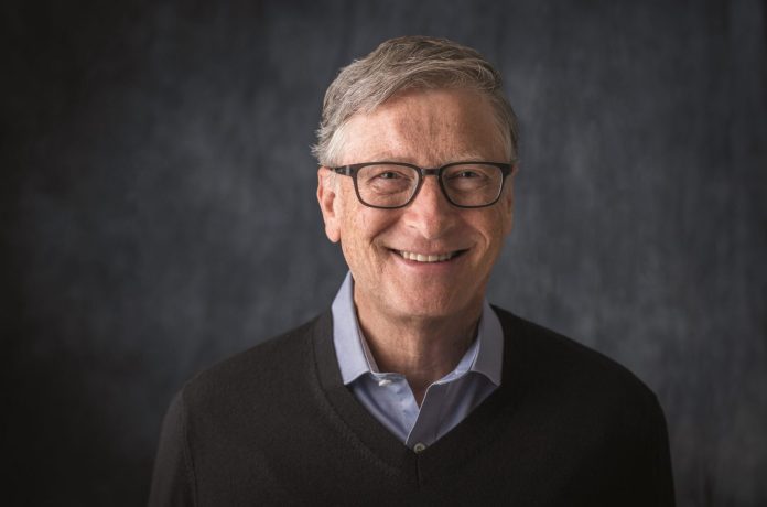 Bill Gates revela la edad perfecta para el primer móvil de tus peques: ¡te dejará boquiabierto!