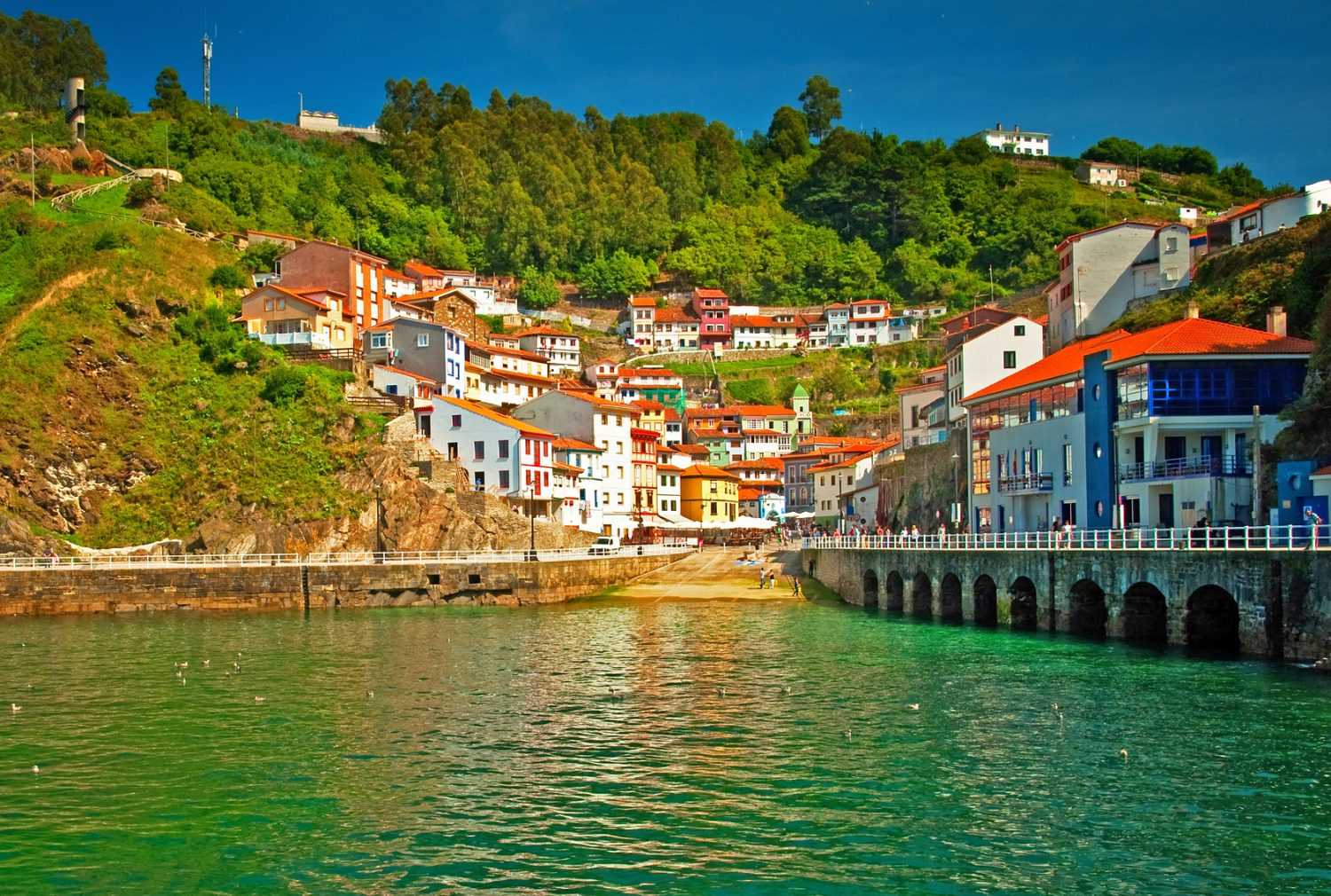 ESPAÑA, ASTURIAS: CUDILLERO Y LLANES