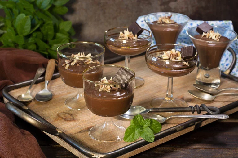 Delicia al instante: Receta de pudín de chocolate con melocotones en microondas ¡Lista en 30 minutos!