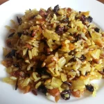 El secreto de un delicioso arroz de verduras al curry en microondas: Una receta infalible para principiantes
