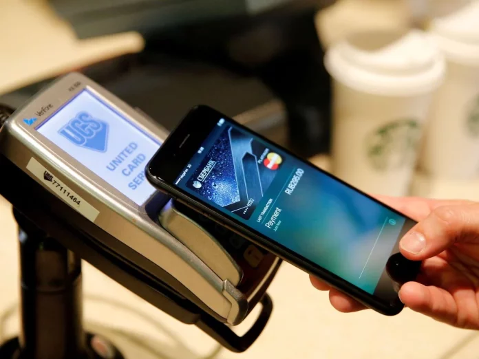 El truco para evitar que te roben tus datos bancarios cuando abonas con tu móvil