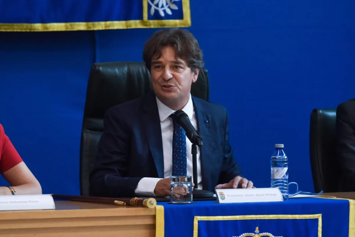 Ayuso acude a la Ley Suelo para dejarle las cosas claras a Ayala en Fuenlabrada. | Foto: Europa Press