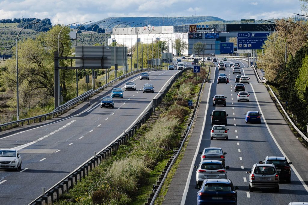 EuropaPress 5858038 decenas vehiculos carretera a 3 operacion retorno semana santa 31 marzo Moncloa