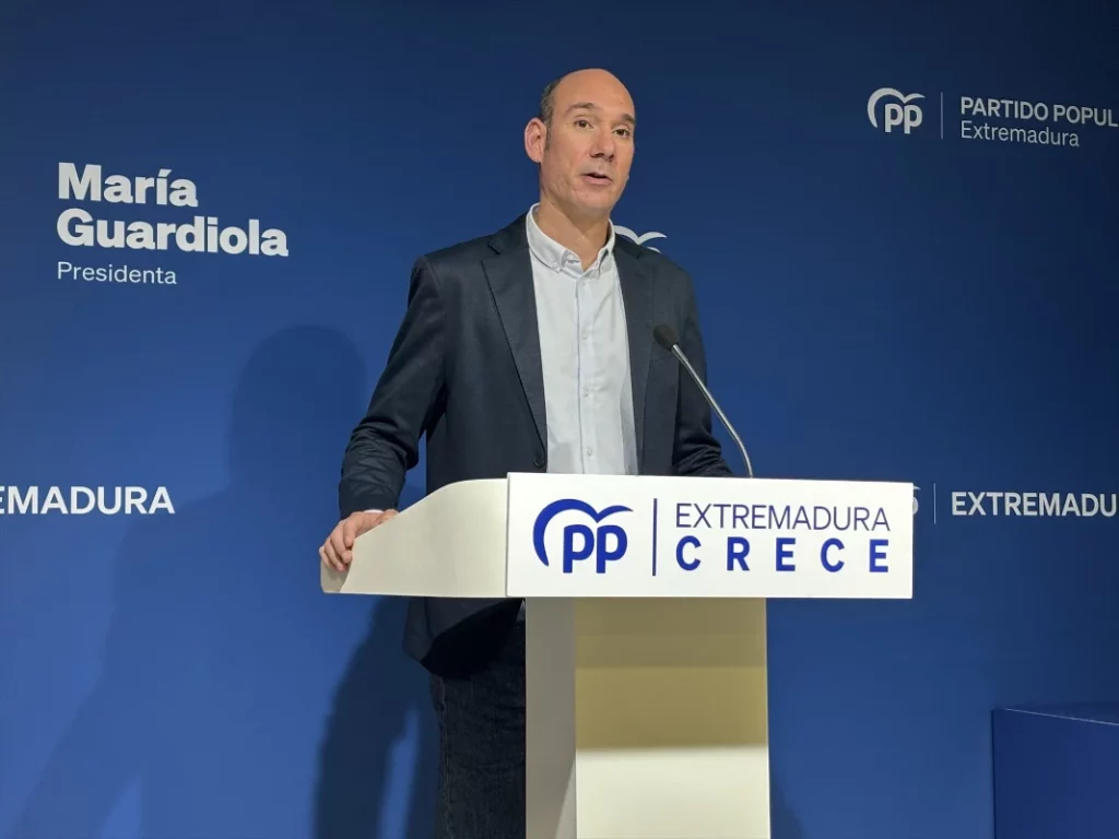 El portavoz del Partido Popular de Extremadura, José Ángel Sánchez Juliá, ha pedido explicaciones sobre las informaciones que apuntan al hermano de Pedro Sánchez.