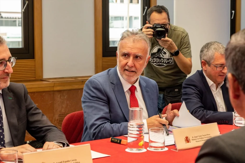El ministro Ángel Torres trata de eludir el veto de Ayuso para el 2-M | Foto: Europa Press