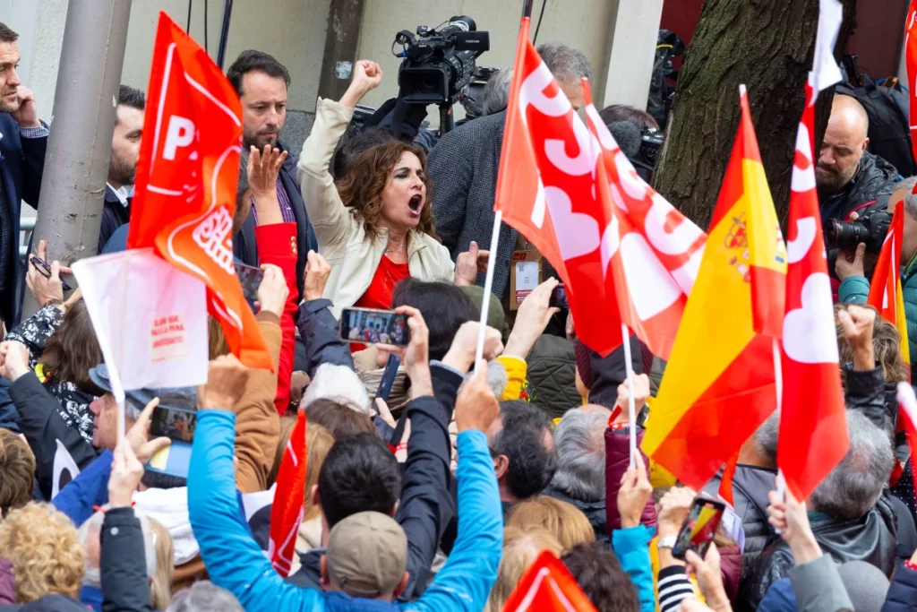 La número dos del PSOE, María Jesús Montero, arenga a los militantes y afiliados en Ferraz