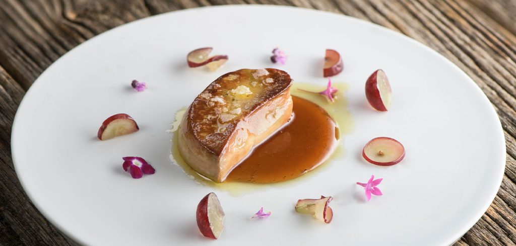 Recetas con foie: Una auténtica locura que no puedes dejar de probar 3 Moncloa Foie gras asado Martiko con uvas tintas Moncloa