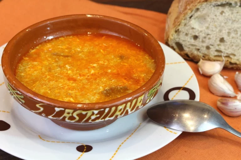 El sabor tradicional y la sencillez en la preparación de la sopa de ajo con Thermomix: receta clásica y asequible