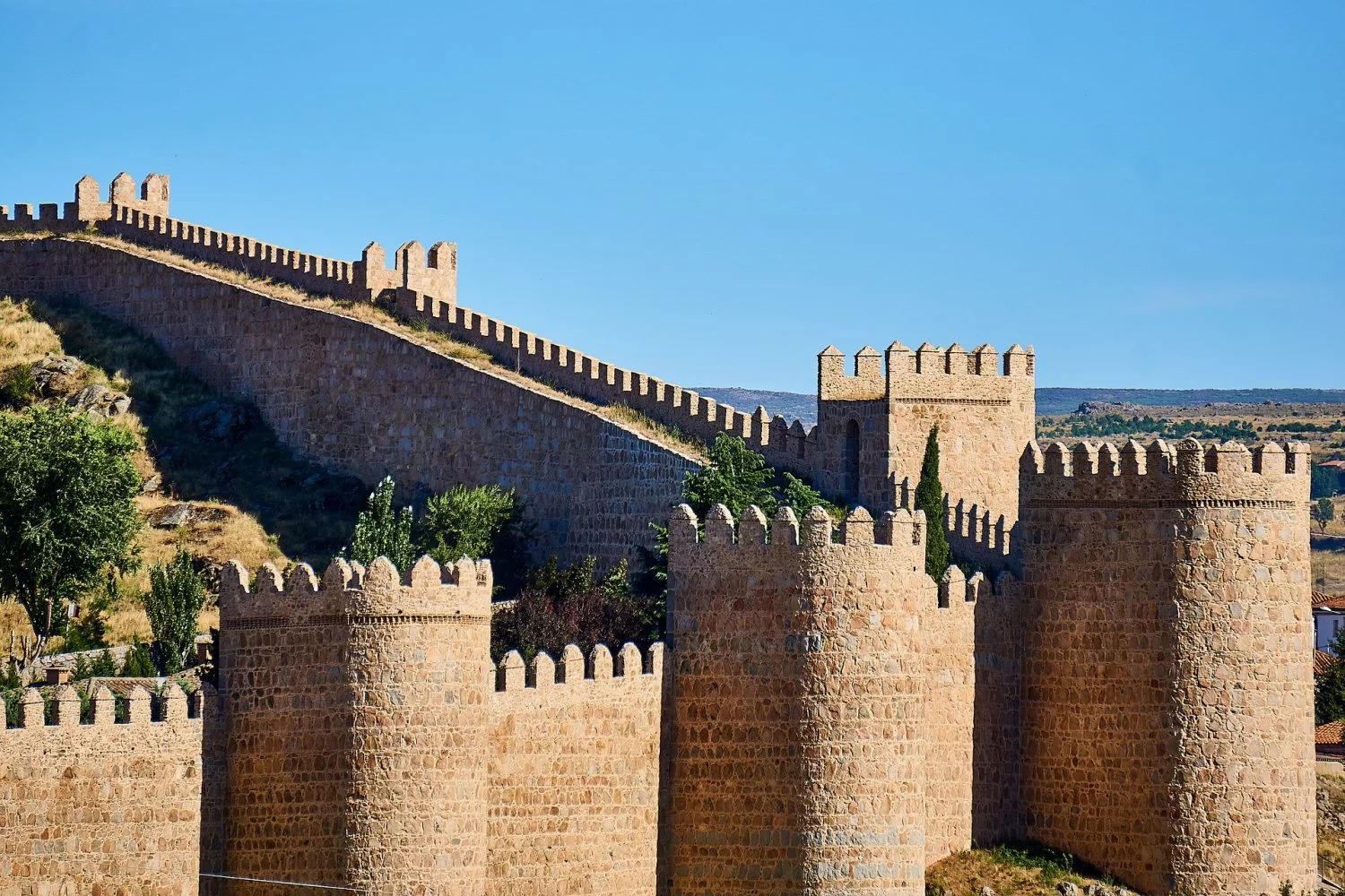 Murallas de Ávila: Sumérgete en un paseo por la historia medieval de España