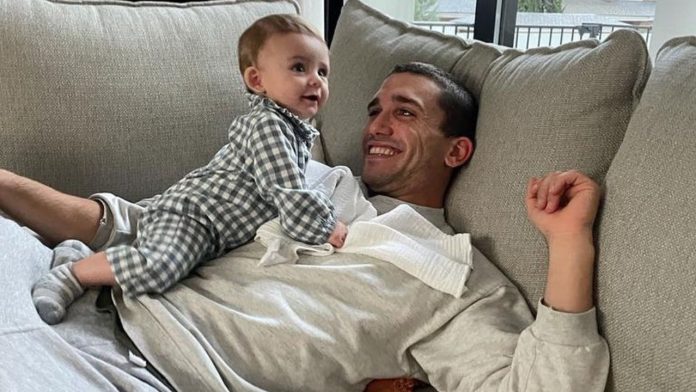 La emotiva decisión de Jaime Lorente sobre la salud de su hijo