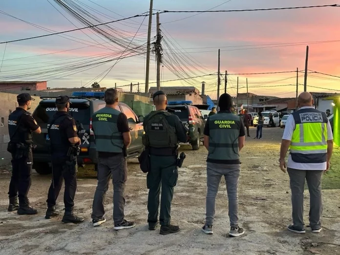 Una operación conjunta de policías y guardias civiles.