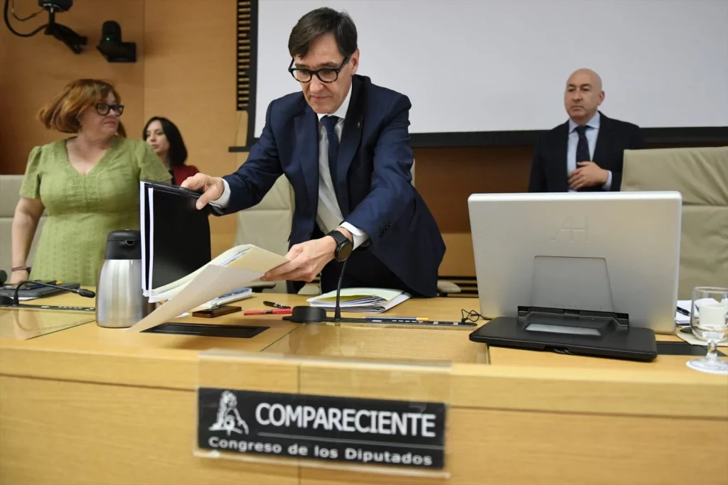 El ex ministro Salvador Illa justo antes de su comparecencia en el Congreso.