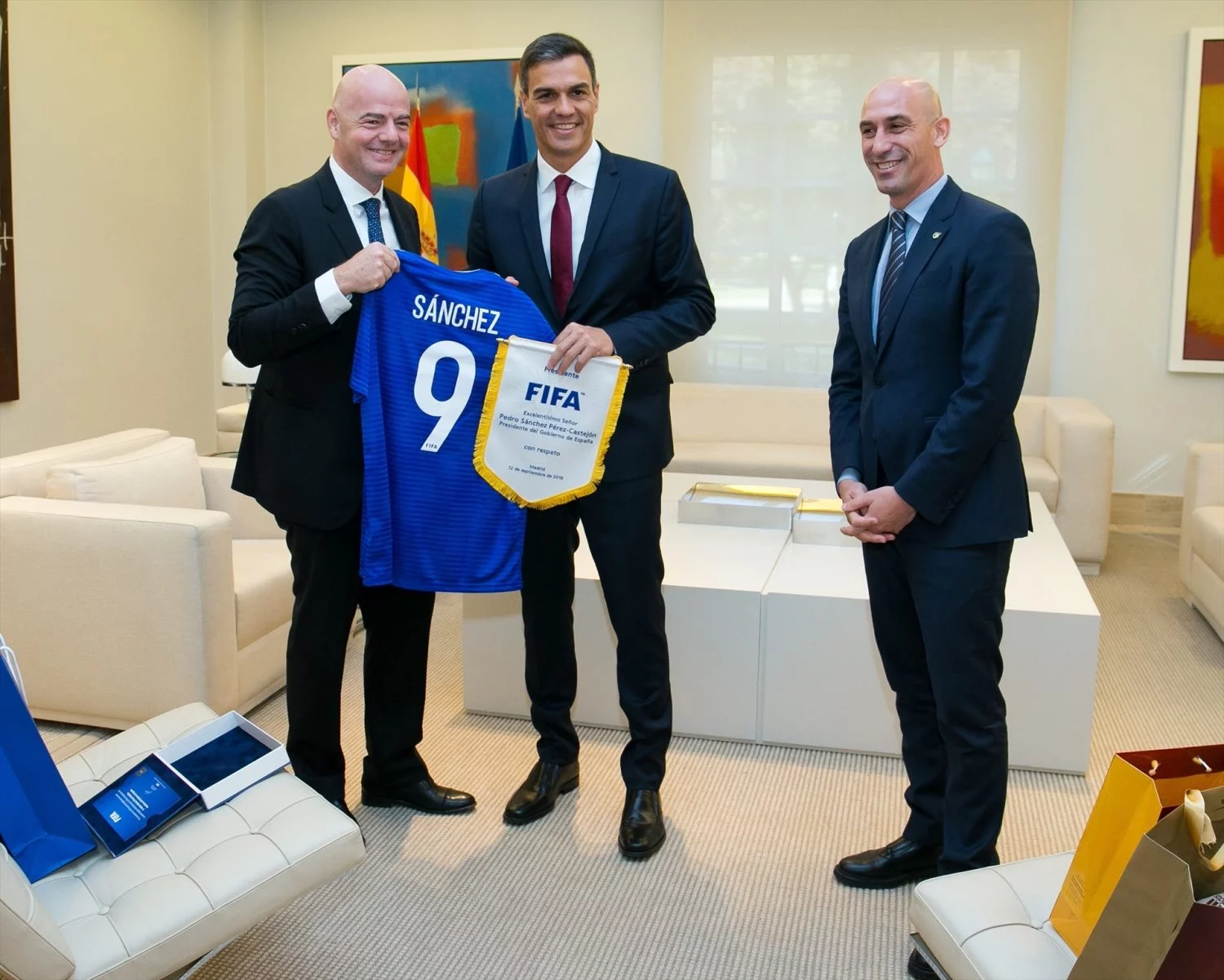Infantino, Sánchez y Rubiales.