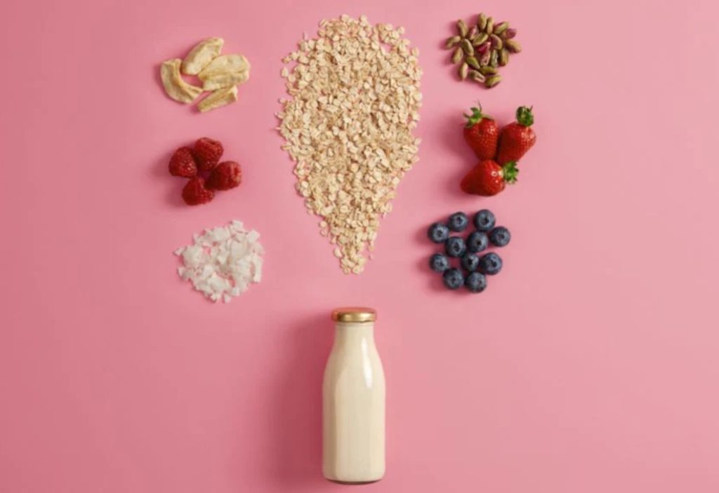 Porridge de avena y frutos rojos: El desayuno definitivo para acelerar el metabolismo 1 Moncloa Cómo preparar porridge de avena y frutos rojos