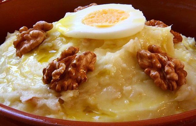 Cómo hacer un delicioso atascaburras manchego con bacalao y patatas en pocos pasos
