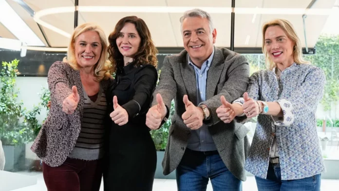 Javier de Andrés, respaldado por los pesos fuertes del PP,.