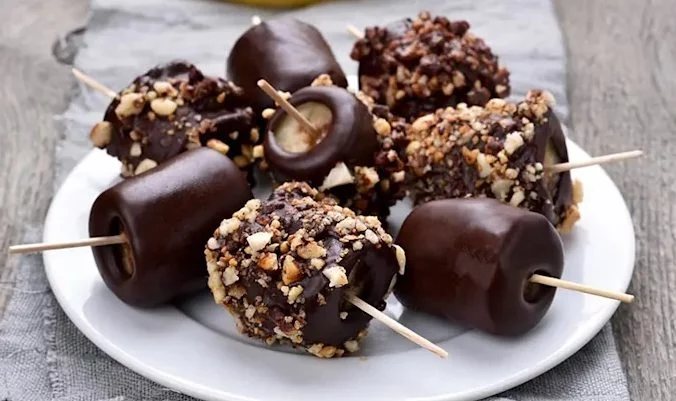 Snack de tres ingredientes sin culpa: sin harina, gluten ni lácteos, recomendado por nutricionistas 1 Moncloa Así puedes preparar el snack de bocaditos de plátano