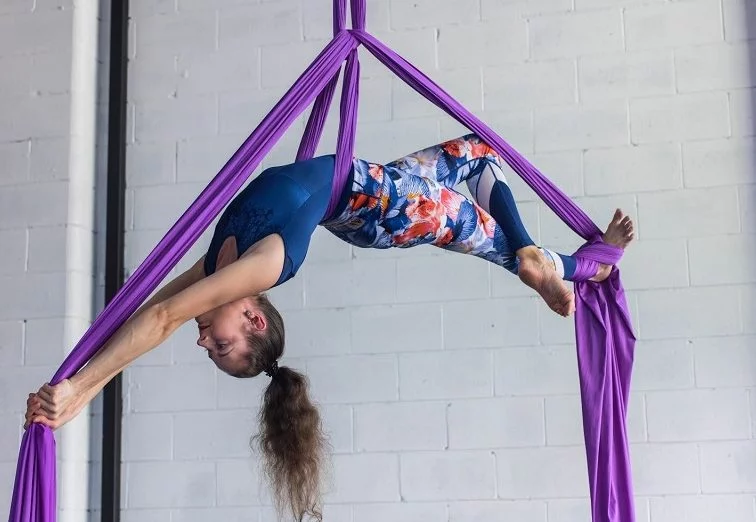 5 razones por las que la danza aérea es la disciplina perfecta para ponerte en forma 1 Moncloa La danza aérea tiene diversos beneficios